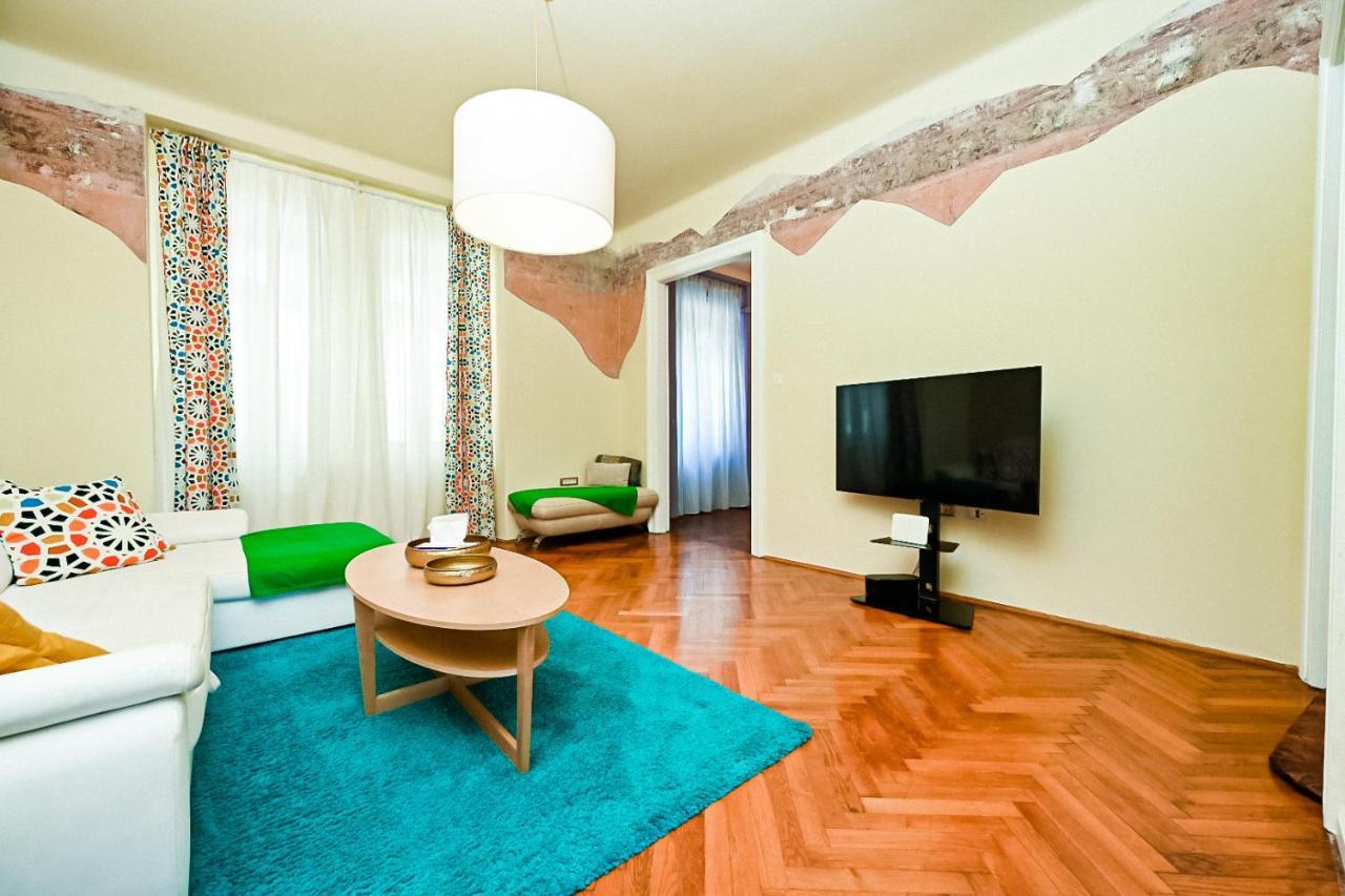 '2R' City Center Holidays And Workstays Rijeka Buitenkant foto